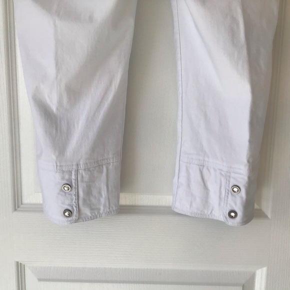 Simon Chang White Pull-On Capri Pants, Size 10 - Picture 6 of 15